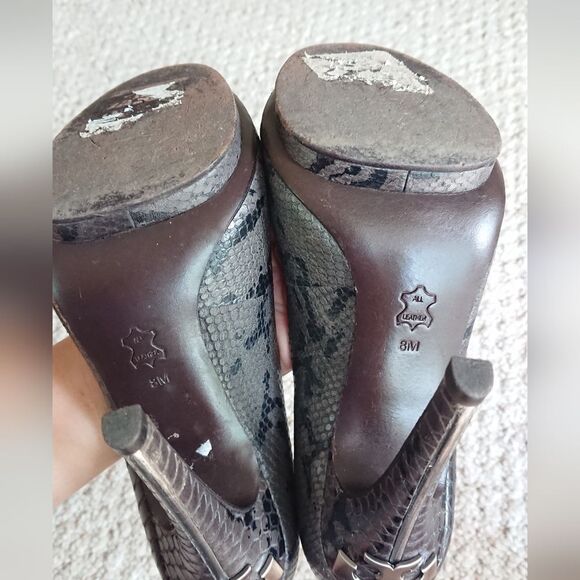 TORY BURCH Jude Pumps Snake print with silver Logo size 8M - Picture 14 of 15